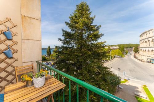 Artistic luxury flat with Colosseum view