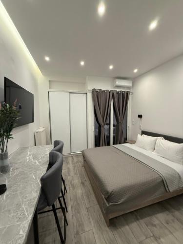 Pagrati Luxury Gray Studio-Chremonidou street