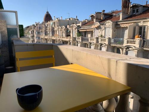 Lumineux Studio dernier étage avec terrasse, proche mer