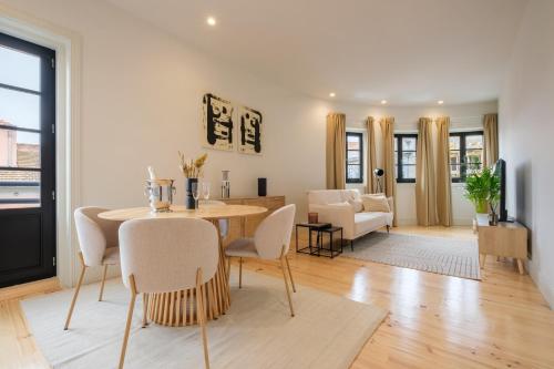 Art Deco 32 Luxury 2BR Apartment Downtown Metro AC