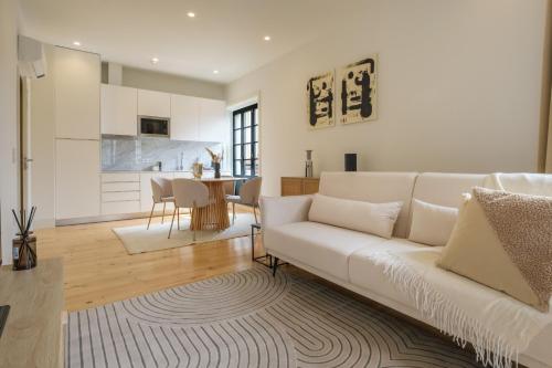 Art Deco 32 Luxury 2BR Apartment Downtown Metro AC