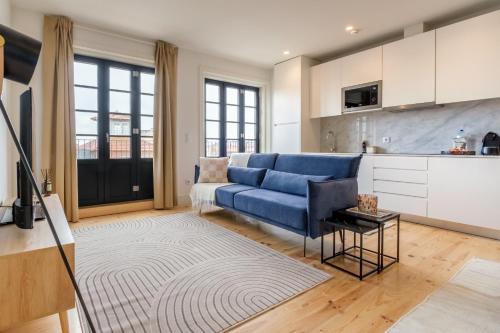 Art Deco 42 Luxury 2BR Apartment Downtown Metro AC
