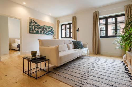 Art Deco 13 Luxury 2BR Apartment Downtown Metro AC