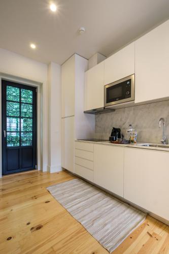 Art Deco 23 Luxury 2BR Apartment Downtown Metro AC