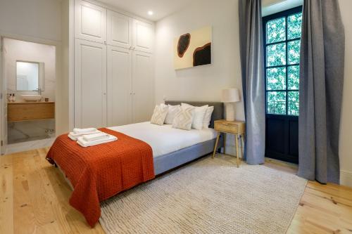 Art Deco 33 Luxury 2BR Apartment Downtown Metro AC