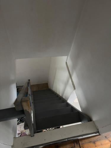 an empty room with a bed in a wall at Maison cosy et calme à 10min du centre in Dijon