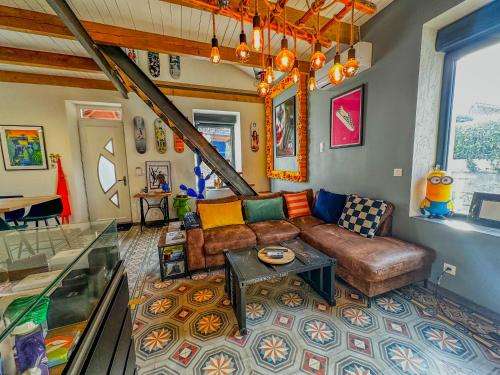 Posezení v ubytování Loft Modern avec Jardin Piscine et Pool House