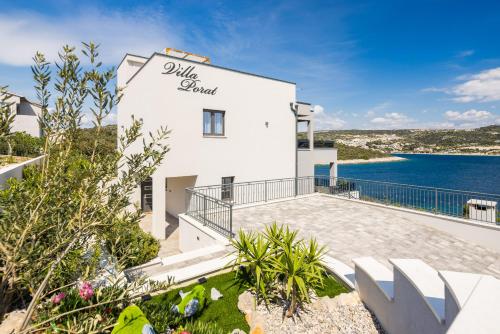 Naturlandskabet i nærheden af villaen