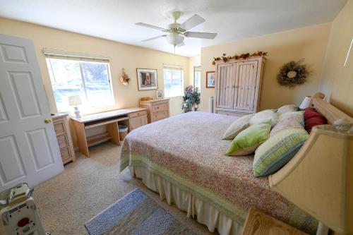 a bedroom with a bed and a desk and a window at Near Yosemite Bass Lake Cabin with Hot Tub, Lake View, Pet Friendly in Bass Lake