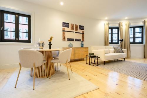 Art Deco 12 Luxury 2BR Apartment Downtown Metro AC