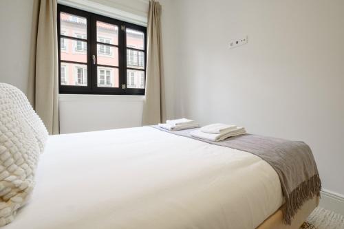 Art Deco 12 Luxury 2BR Apartment Downtown Metro AC