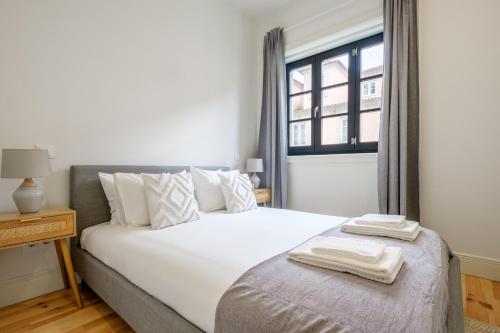 Art Deco 12 Luxury 2BR Apartment Downtown Metro AC