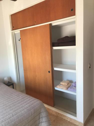 a bedroom with a cupboard and a bed at Carballo de Cereixo - Solo con seña in Federación