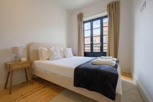 Art Deco 22 Luxury 2BR Apartment Downtown Metro AC