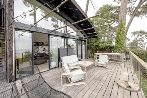 Photo de la galerie de l'établissement Villa avec vue sur le bassin, à Lège-Cap-Ferret