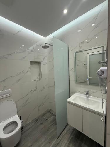 Ένα μπάνιο στο Almar apartaments