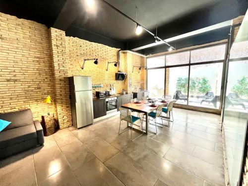 IY Loft 4 - Open Plan Garage Style - Up to 4 people