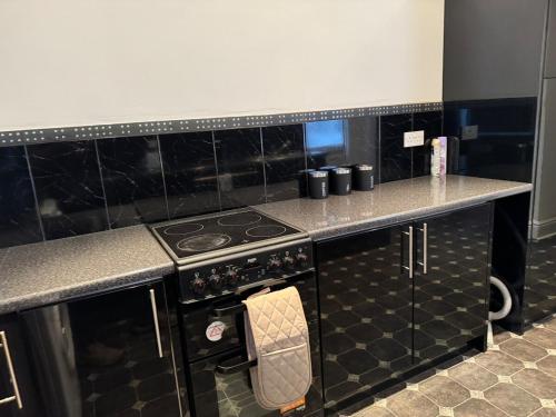 Η κουζίνα ή μικρή κουζίνα στο Extra Large home fits FIVE guests