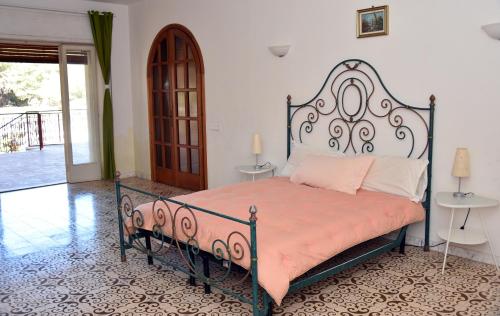 En eller flere senge i et værelse på Villa Mediterraneo