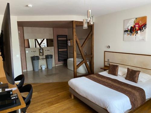 Postel nebo postele na pokoji v ubytování Auberge des Moulins