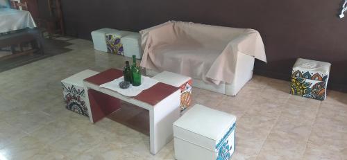 a room with a table and a chair and boxes at Loft Necochea in Necochea