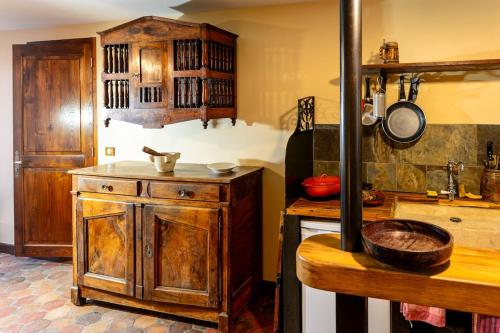 Η κουζίνα ή μικρή κουζίνα στο Petite maison de charme proche de Fontainebleau
