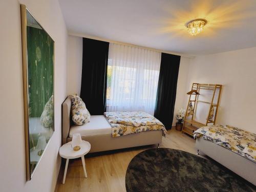 Postel nebo postele na pokoji v ubytování Henno's Apartment 105qm 8P, 4 Zimmer, Balkon