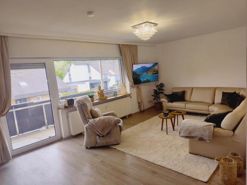 Posezení v ubytování Henno's Apartment 105qm 8P, 4 Zimmer, Balkon