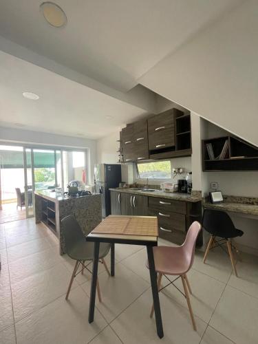 a kitchen with a table and chairs in a room at Mar, Hamaca, BBQ y Cocina, Hogar Entre Olas in Puerto Colombia