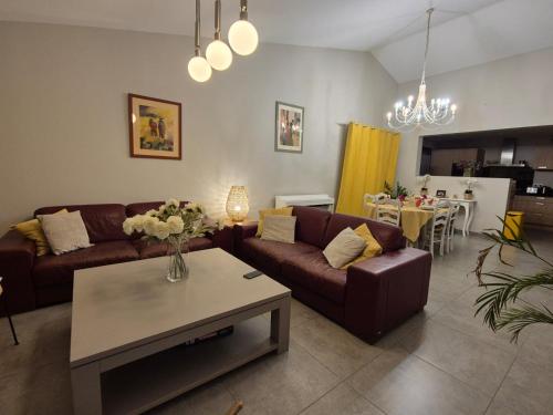 Photo de la galerie de l'établissement Villa les Pins Velleron, à Velleron