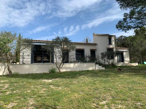 Photo de la galerie de l'établissement Villa les Pins Velleron, à Velleron