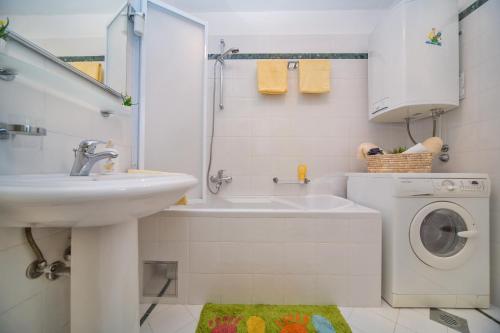 Comfortable 2BDR Apartment Laura Lapad with private garage