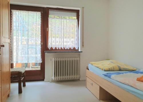 Ένα ή περισσότερα κρεβάτια σε δωμάτιο στο Schöne Wohnung für Monteure bis zu 8 Personen in Burgbrohl
