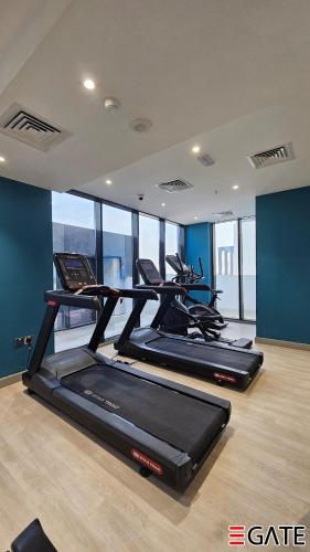 Fitness centrum a/nebo fitness zařízení v ubytování EGATE - Studio - 2nd Floor with Balcony - Dubai - 33-212
