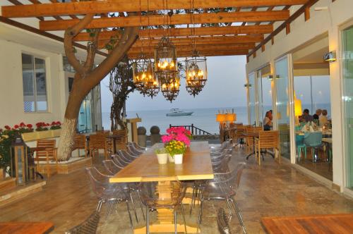 Un restaurante u otro lugar para comer en Sunprime Dogan Side Beach - Adult Only (+16)