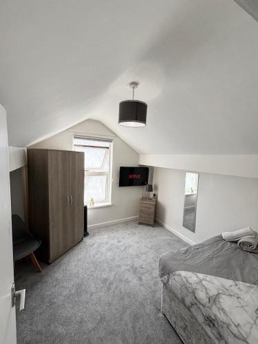 En eller flere senge i et værelse på West Bridgeford luxury Apartments