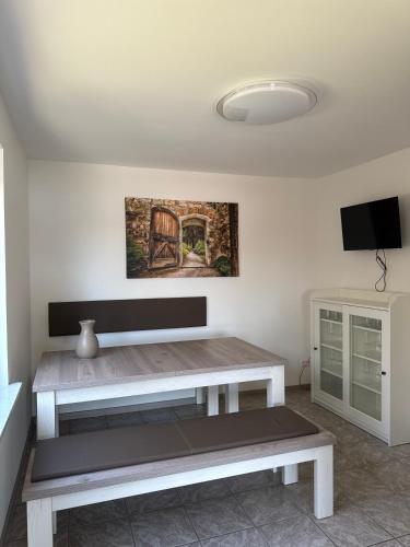 Televisyen dan/atau pusat hiburan di Ferienwohnung im Haus am See