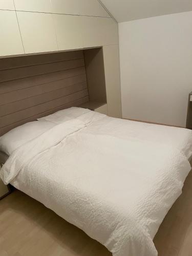 Moderne Wohnung mit Garten