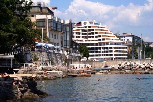 Apartments with parking space Opatija - 23861