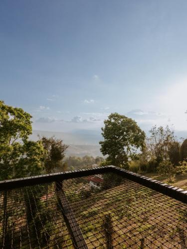 a barbed wire fence on top of a roof at Copoazú Glamping in Floridablanca
