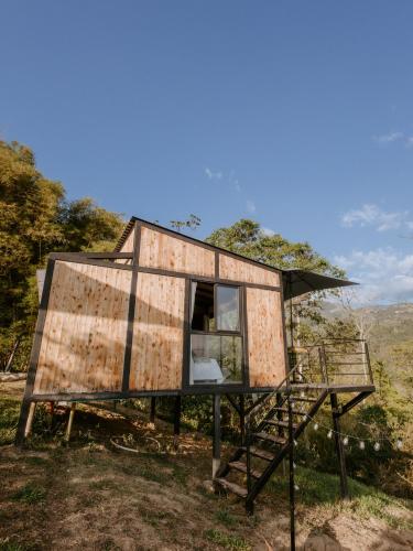 a tiny house on a stand with a window at Copoazú Glamping in Floridablanca