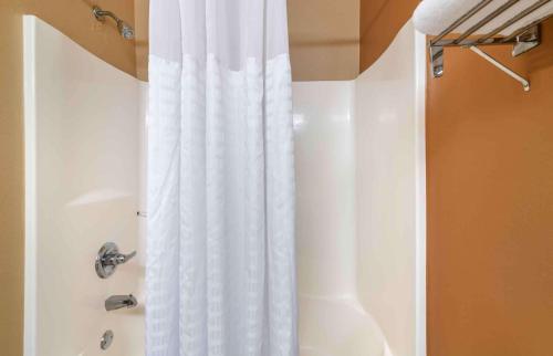 Koupelna v ubytování Extended Stay America Suites - Portland - Scarborough