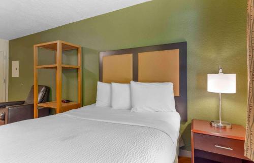 a bedroom with a large bed and a green wall at Extended Stay America - Atlanta - Marietta - Interstate N. Pkwy in Atlanta