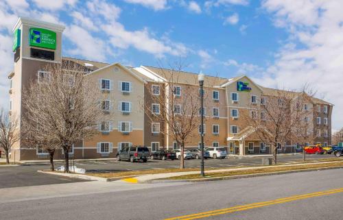 a large building on the side of a street at Extended Stay America Select Suites - Provo - American Fork in Lehi