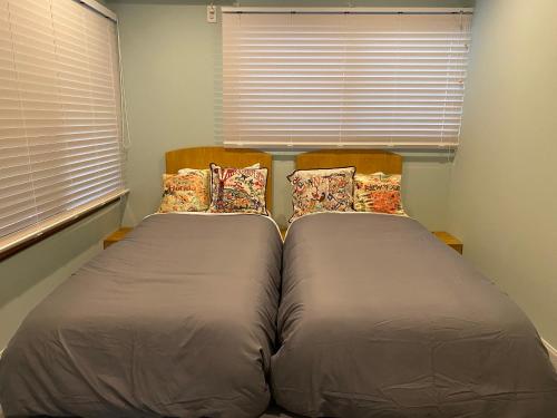 two beds sitting next to each other in a bedroom at Traditional Apartment Takamatsu Guesthouse in Takamatsu
