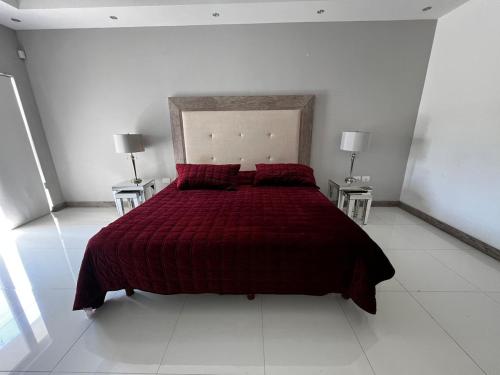 Ένα ή περισσότερα κρεβάτια σε δωμάτιο στο House Pool 4 bedrooms