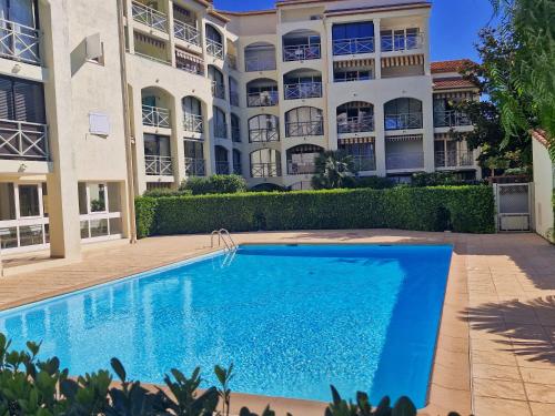 Appartement 2 pièces avec piscine, parking, animaux acceptés, Sainte-Maxime - FR-1-780-93