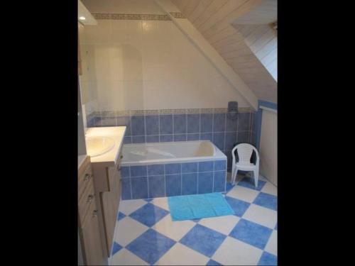 a blue and white bathroom with a tub and a sink at Gîte calme proche plage et commerces au Croisic avec jardin, Wi-Fi, 4 chambres - FR-1-306-1308 in Le Croisic