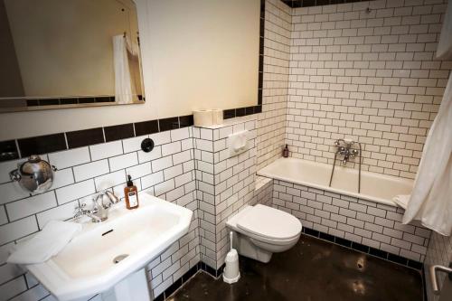 Un baño de KEX Hostel and Hotel