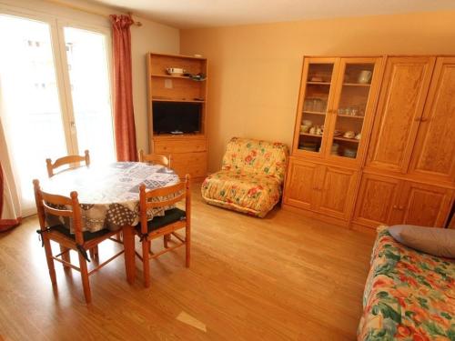 Appartement centre Luchon, balcon sud, parking - FR-1-313-243